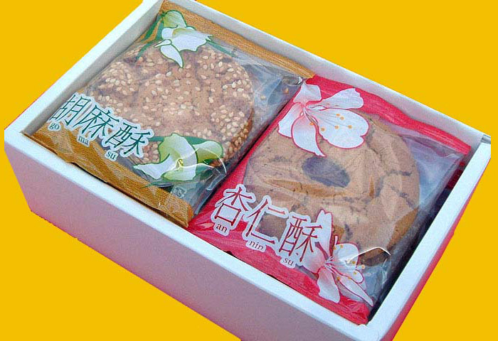杏仁酥(アンニンスゥ)と胡麻酥のセット